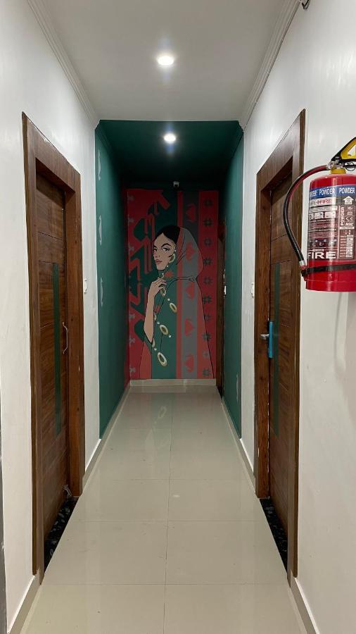 Hostel Hot - House Of Travellers, Rishīkesh Zewnętrze zdjęcie
