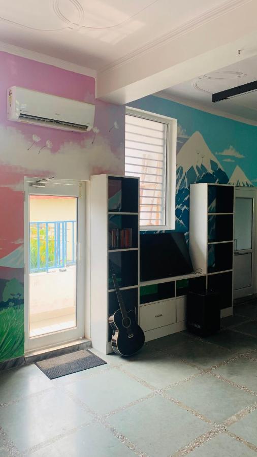 Hostel Hot - House Of Travellers, Rishīkesh Zewnętrze zdjęcie