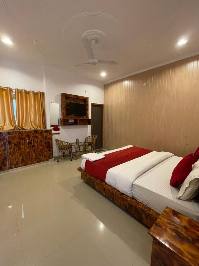 Hostel Hot - House Of Travellers, Rishīkesh Zewnętrze zdjęcie