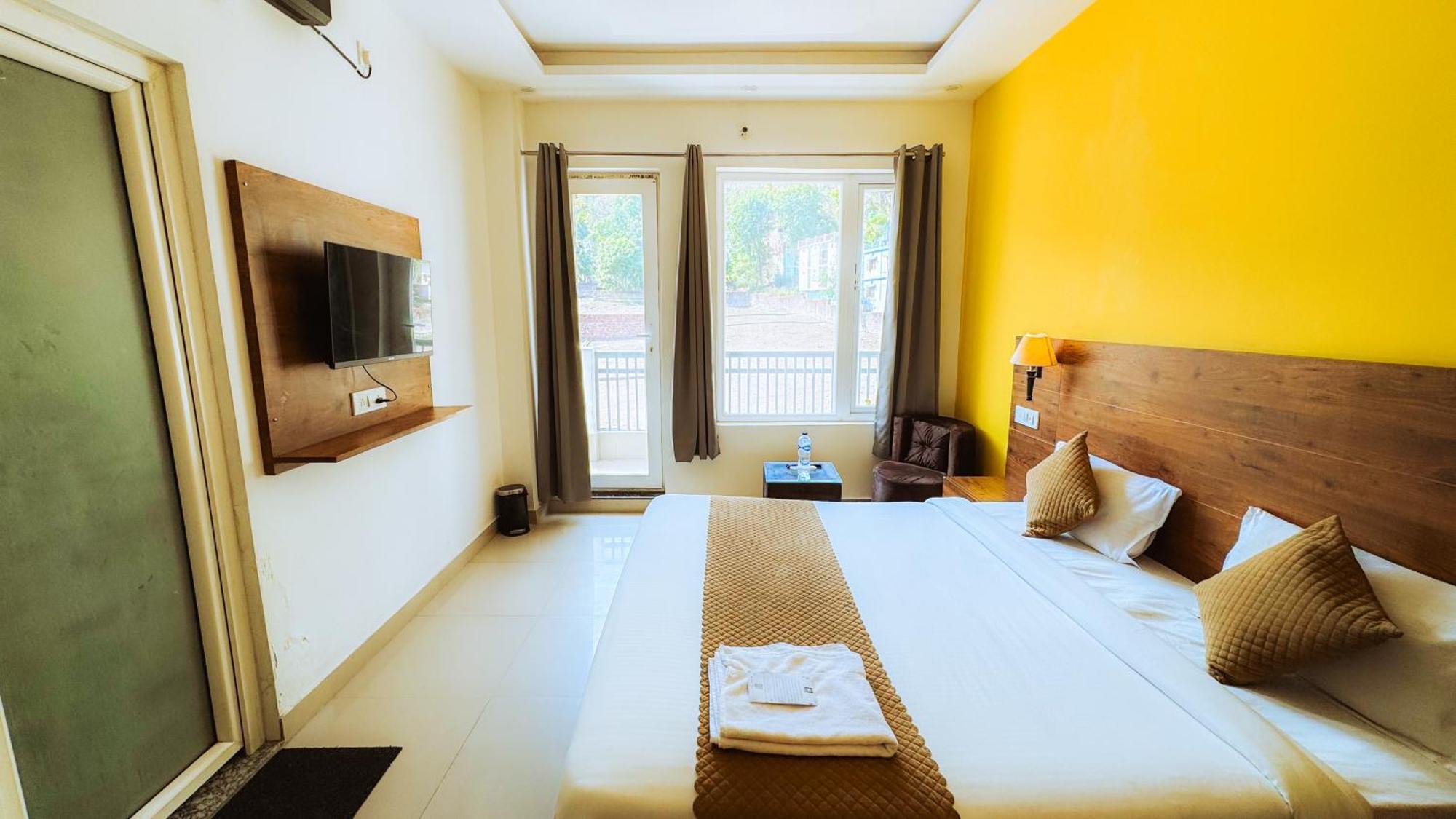 Hostel Hot - House Of Travellers, Rishīkesh Zewnętrze zdjęcie