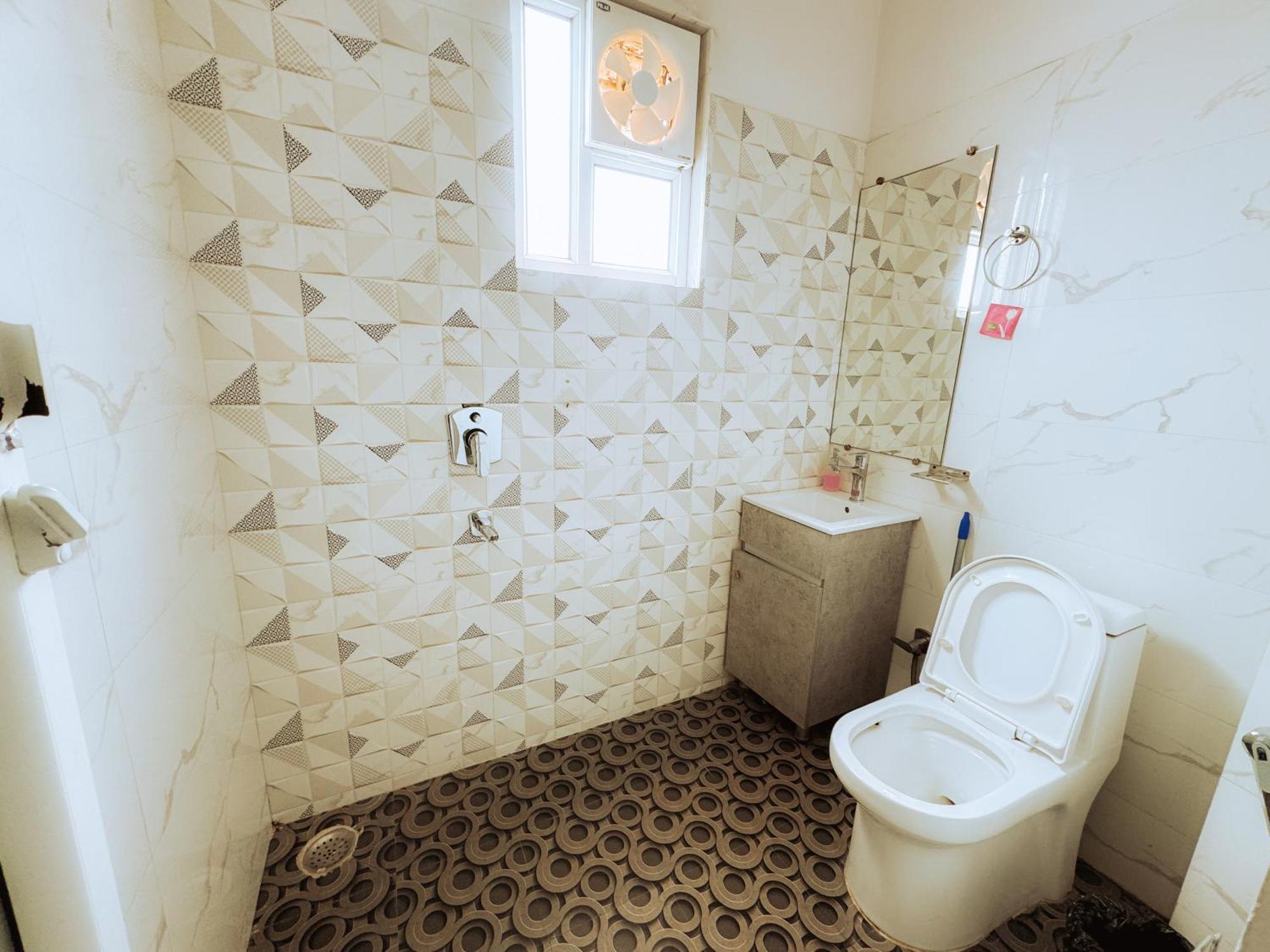 Hostel Hot - House Of Travellers, Rishīkesh Zewnętrze zdjęcie