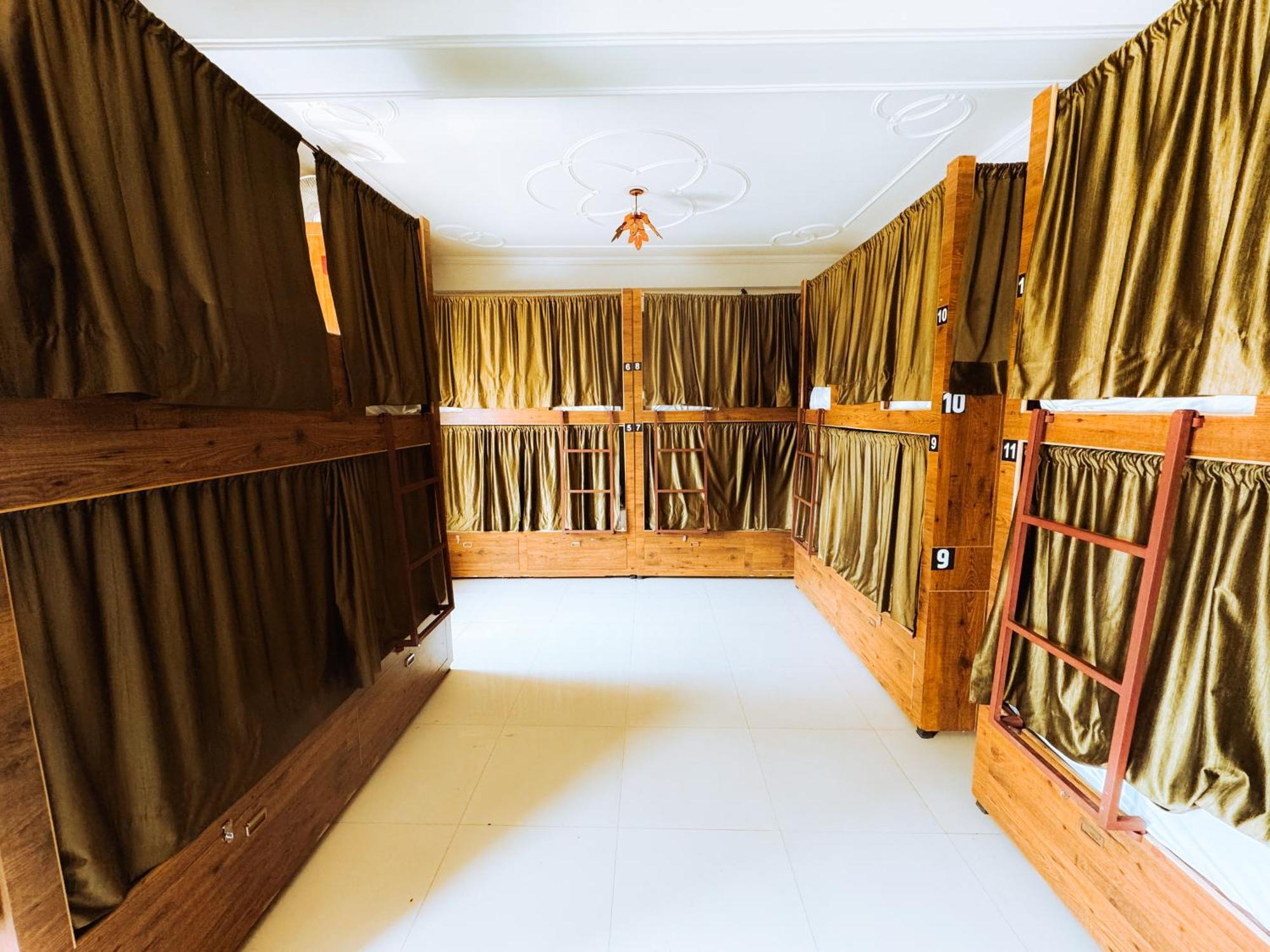 Hostel Hot - House Of Travellers, Rishīkesh Zewnętrze zdjęcie